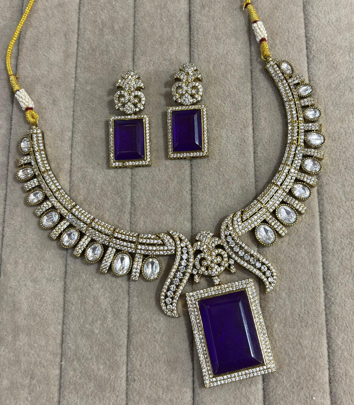 Sherlin Doublet Silver Foiling Necklace Set