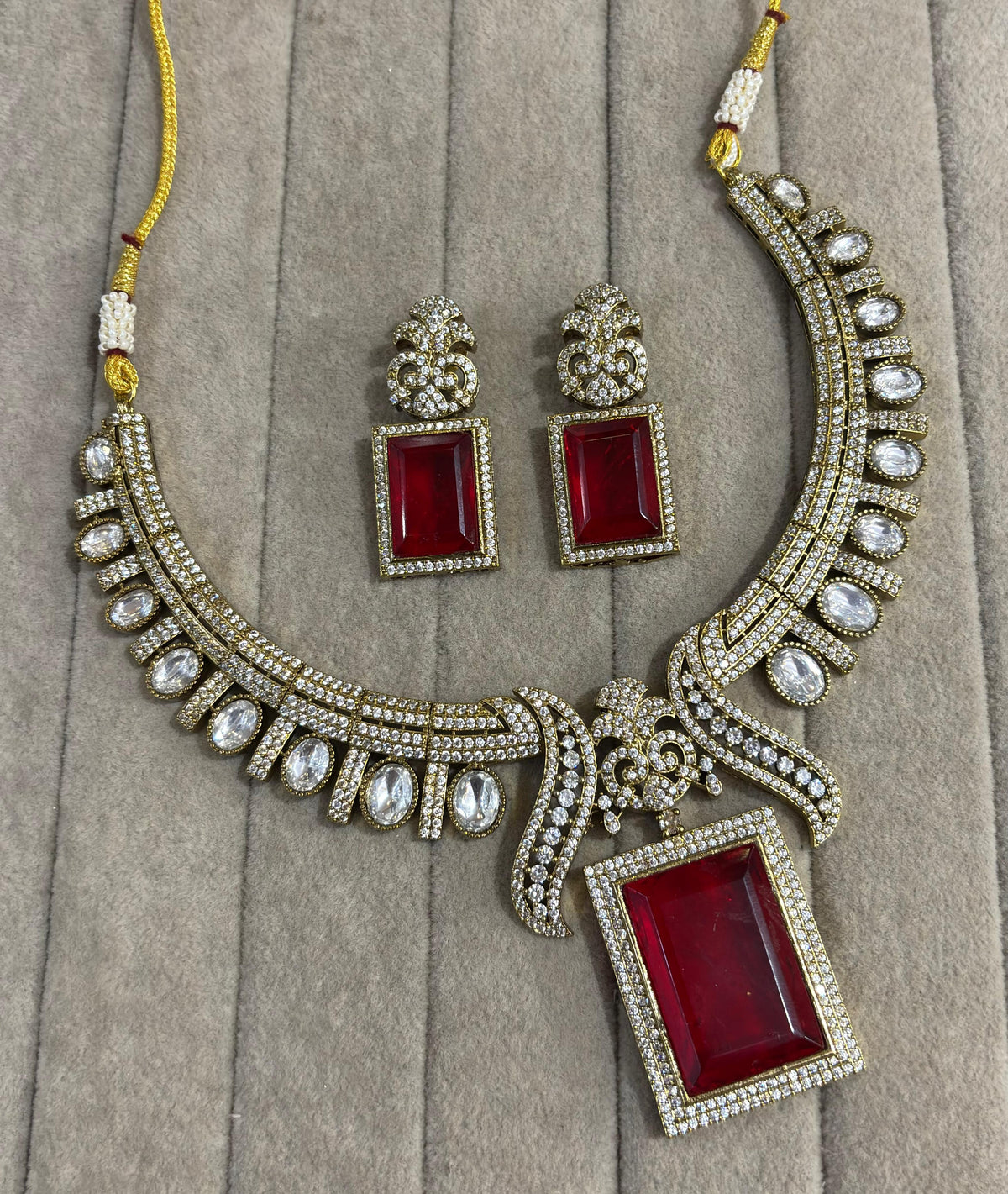 Sherlin Doublet Silver Foiling Necklace Set