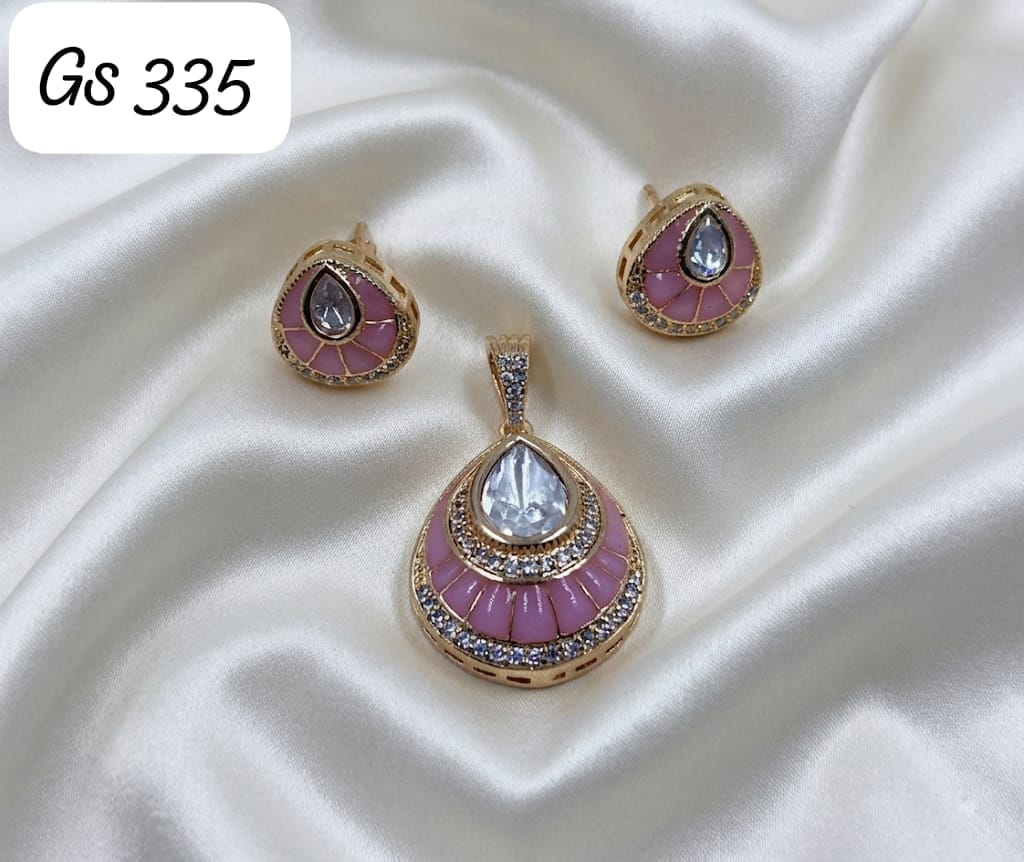 Indira Moissanite Pendant set